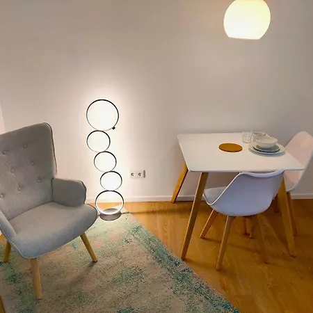 Apartamento Schoen Moebliert Mit Guter Anbindung